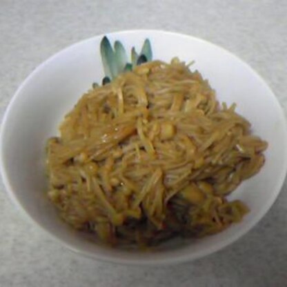 たくさん作ったので、玉子焼きを作る時に玉子の中に入れて焼きました。味付けしなくても、えのきの佃煮の味で美味しくできました。